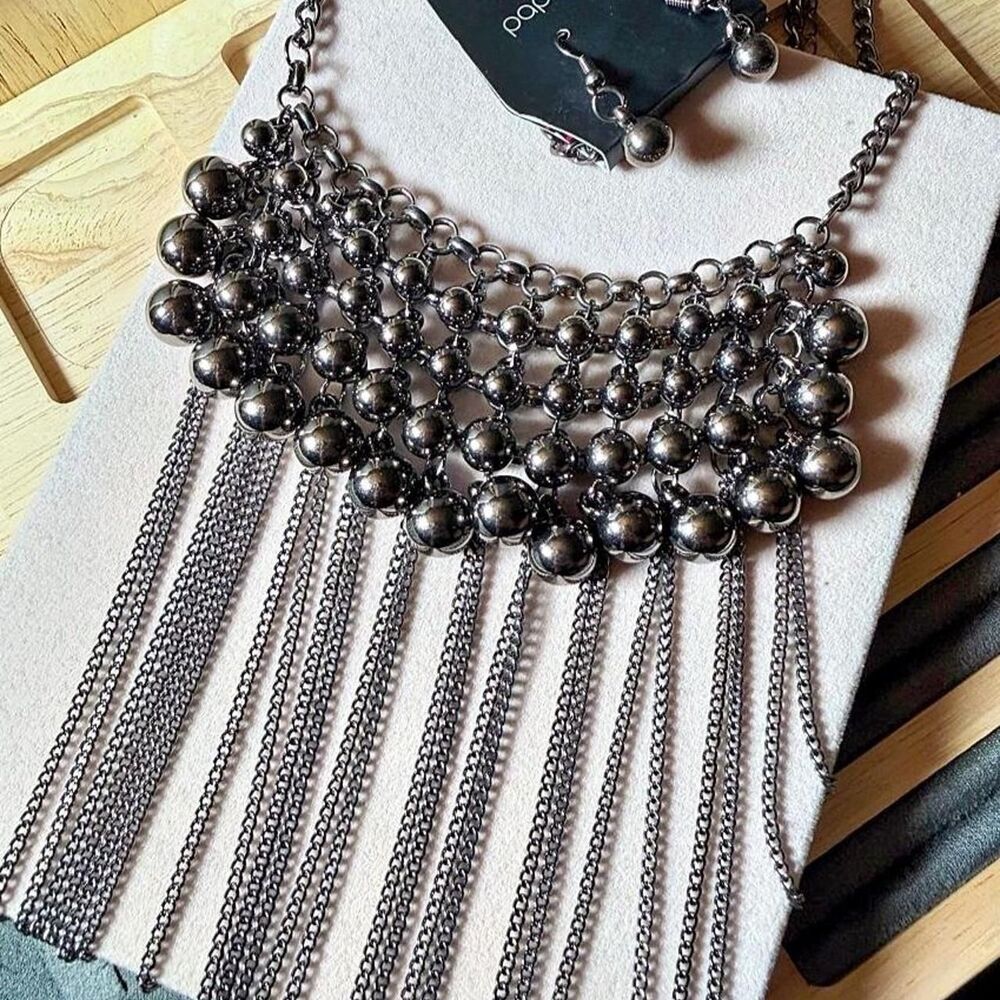 Paparazzi-fashion Women's Silver and Black Jewelry